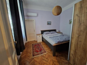 Етаж от къща с двор, Burgas